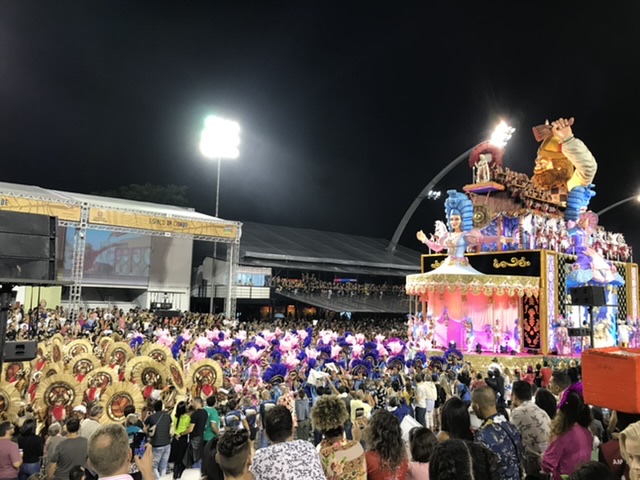 サンパウロのサンバカーニバルの様子