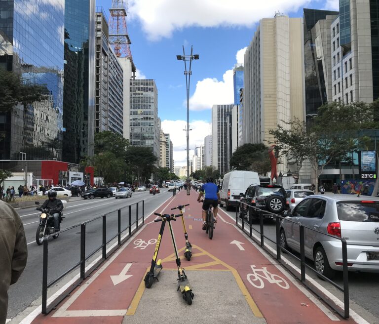 【サンパウロ観光】パウリスタ大通り沿いの無料の観光スポット7選 令和うさぎ合戦ぴょんぴょ子