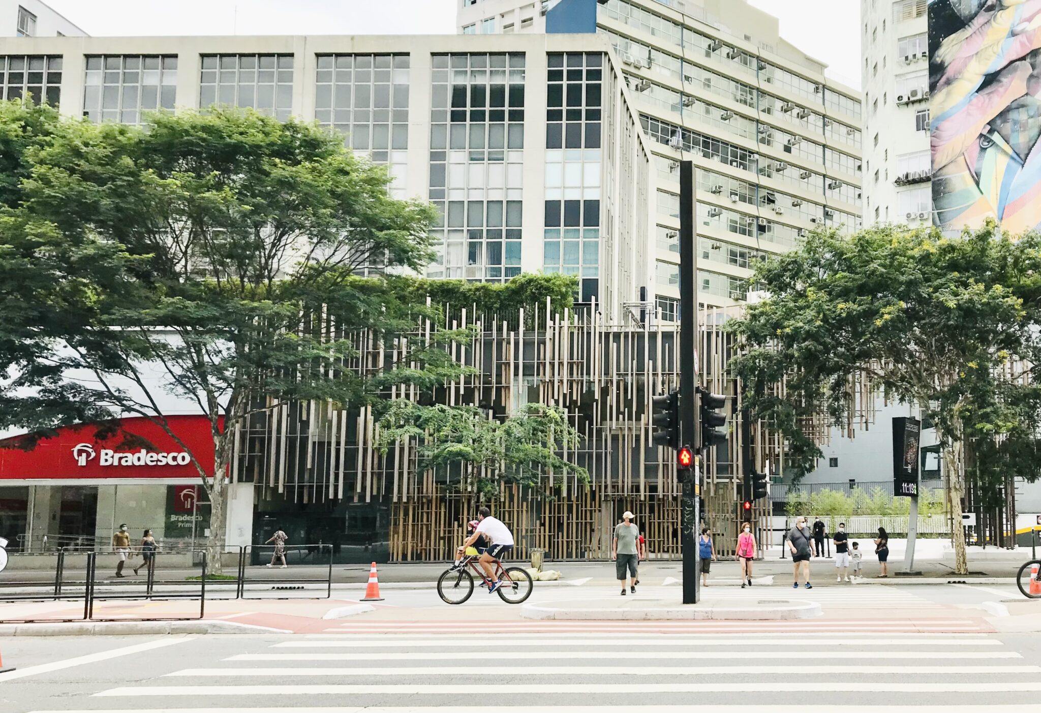 【サンパウロ観光】パウリスタ大通り沿いの無料の観光スポット7選 令和うさぎ合戦ぴょんぴょ子